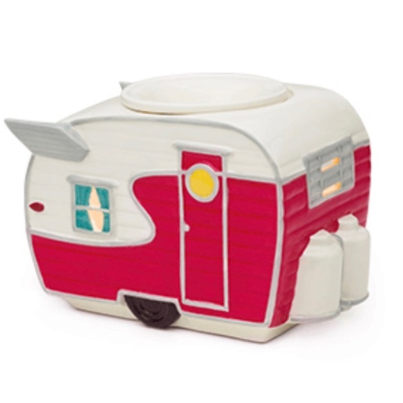 SCENTSY 2016 Road Less Traveled Vintage Camper Trailer Warmer - Picture 1 of 11